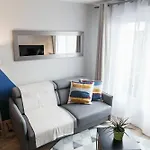 Bright 2-bedroom Duplex Near Gare Saint-jean With Parking