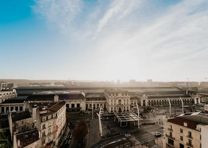 Bright 2-bedroom Duplex Near Gare Saint-jean With Parking