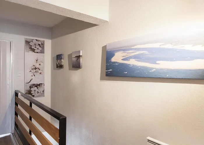 Bright 2-bedroom Duplex Near Gare Saint-jean With Parking *