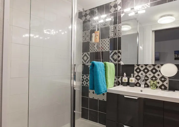 Bright 2-bedroom Duplex Near Gare Saint-jean With Parking *