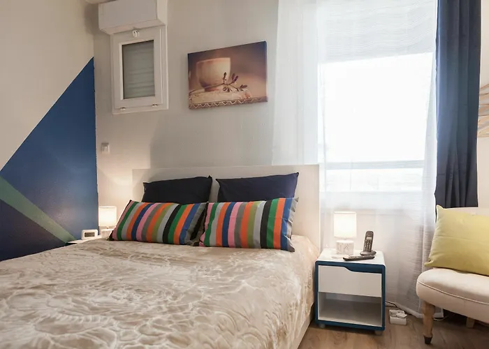 Bright 2-bedroom Duplex Near Gare Saint-jean With Parking Bordeaux