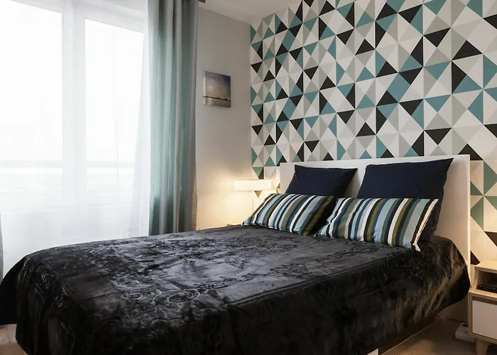 Bright 2-bedroom Duplex Near Gare Saint-jean With Parking Lejlighed