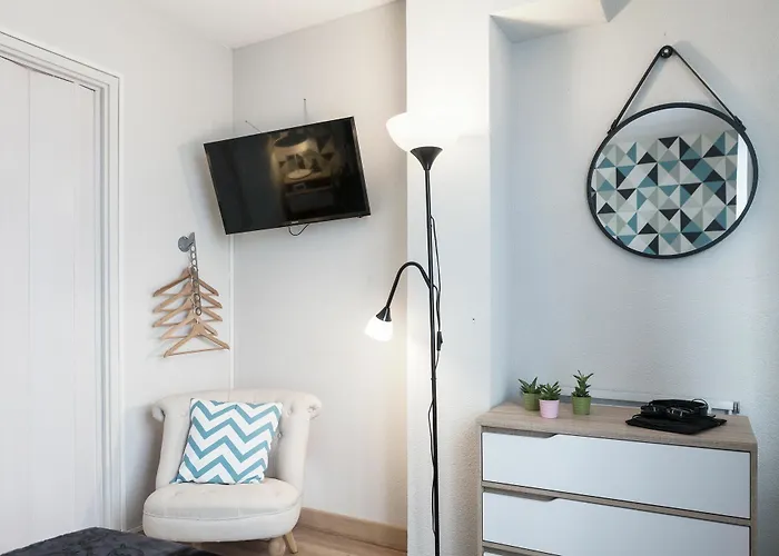 Lejlighed Bright 2-bedroom Duplex Near Gare Saint-jean With Parking *