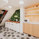Bright 2-bedroom Duplex Near Gare Saint-jean With Parking