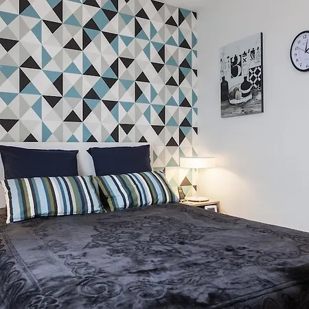 Apartmán Bright 2-bedroom Duplex Near Gare Saint-jean With Parking
