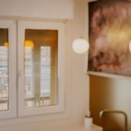 Apartmán Bright 2-bedroom Duplex Near Gare Saint-jean With Parking *