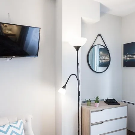 Bright 2-bedroom Duplex Near Gare Saint-jean With Parking *