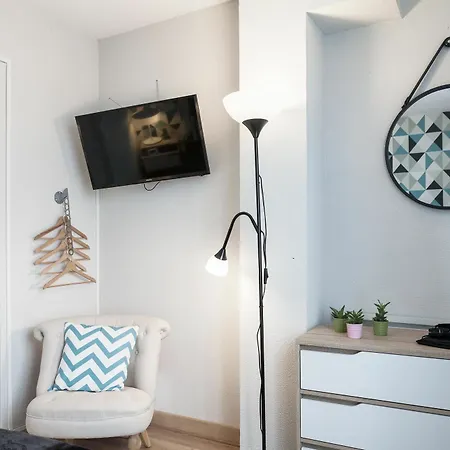 Apartmán Bright 2-bedroom Duplex Near Gare Saint-jean With Parking *