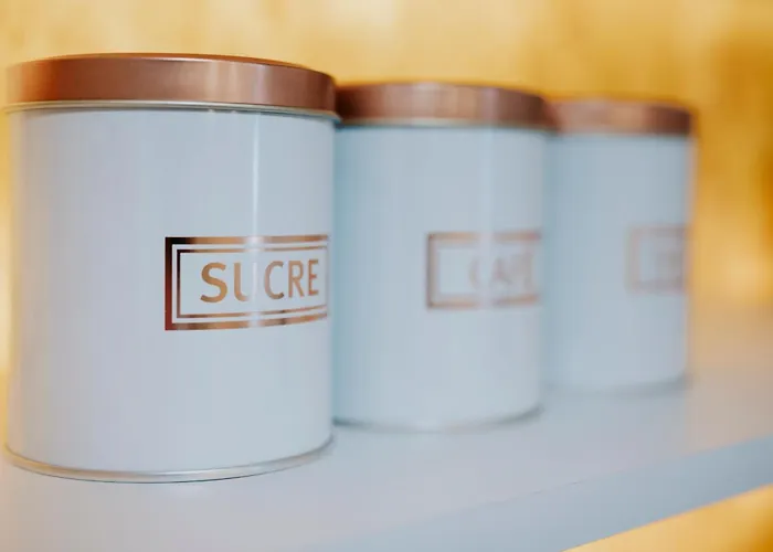 Bright 2-bedroom Duplex Near Gare Saint-jean With Parking Apartamento *