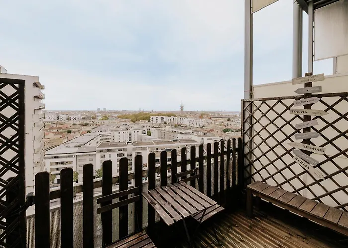 Apartamento Bright 2-bedroom Duplex Near Gare Saint-jean With Parking