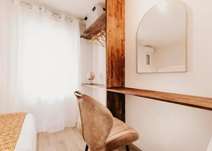 Bright 2-bedroom Duplex Near Gare Saint-jean With Parking Burdeos