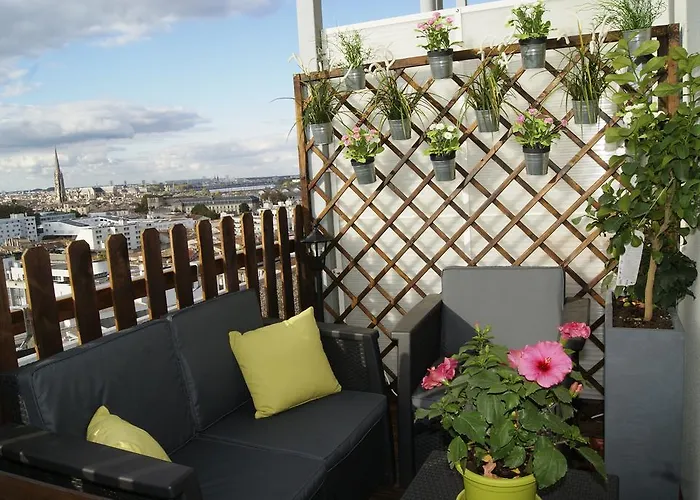 Bright 2-bedroom Duplex Near Gare Saint-jean With Parking Bordeaux