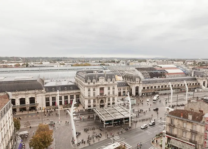 Bright 2-bedroom Duplex Near Gare Saint-jean With Parking * Burdeos